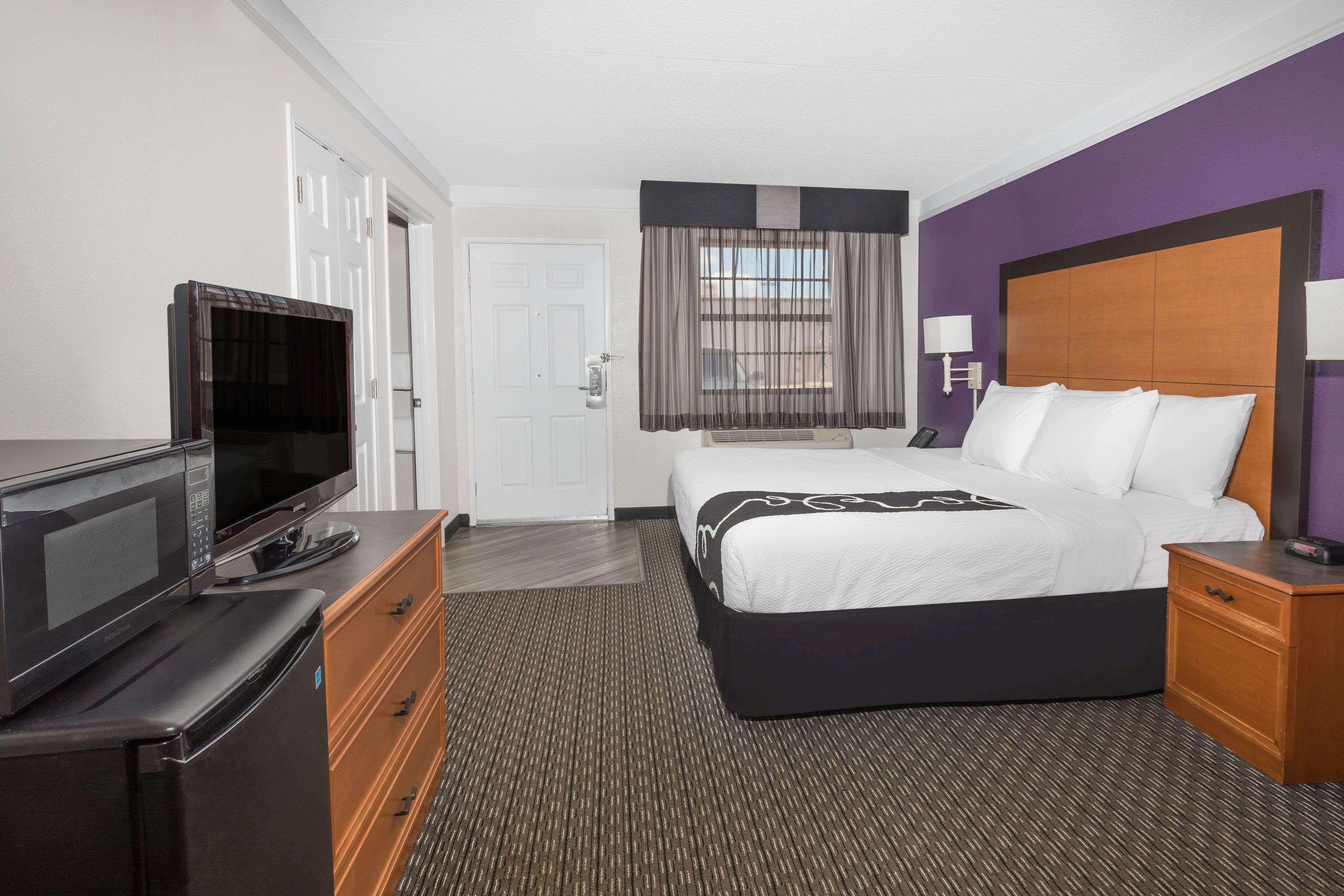 Baymont By Wyndham Greenville Woodruff Rd Exterior foto