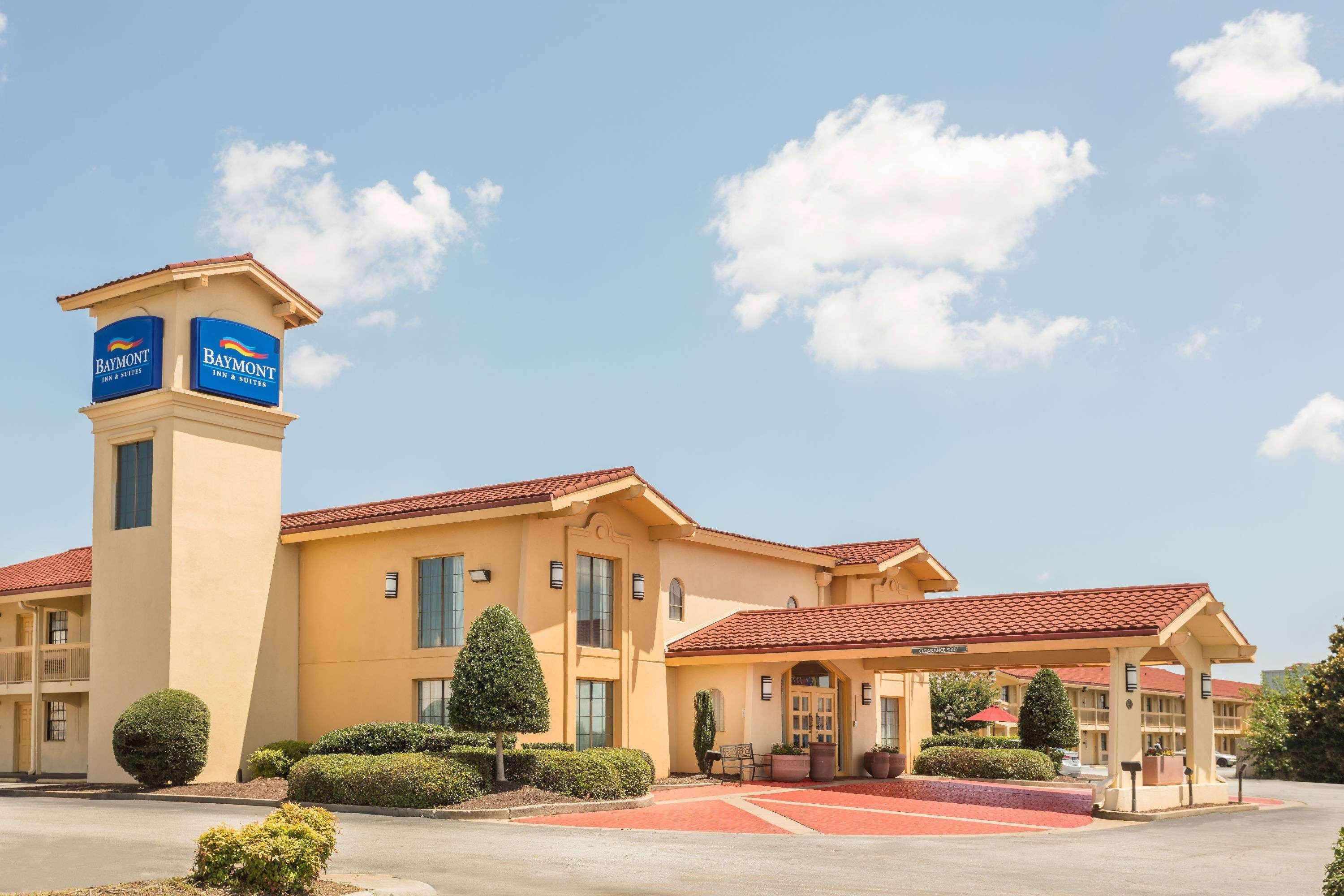 Baymont By Wyndham Greenville Woodruff Rd Exterior foto